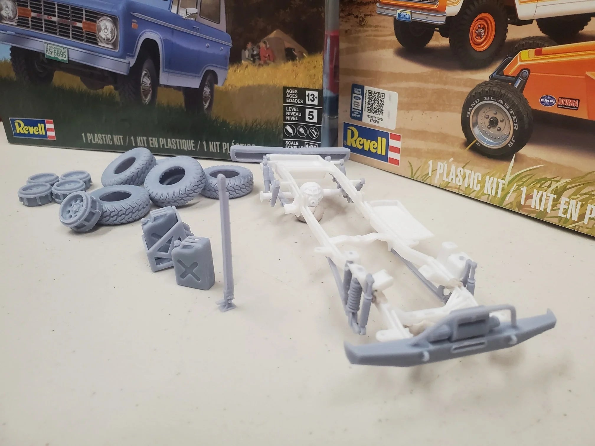 Revell Ford Bronco Upgrade Kit - image 5