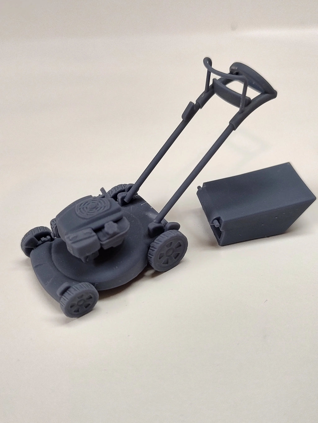 Push Mower - 1/25 Scale Diorama, Garage and Tools