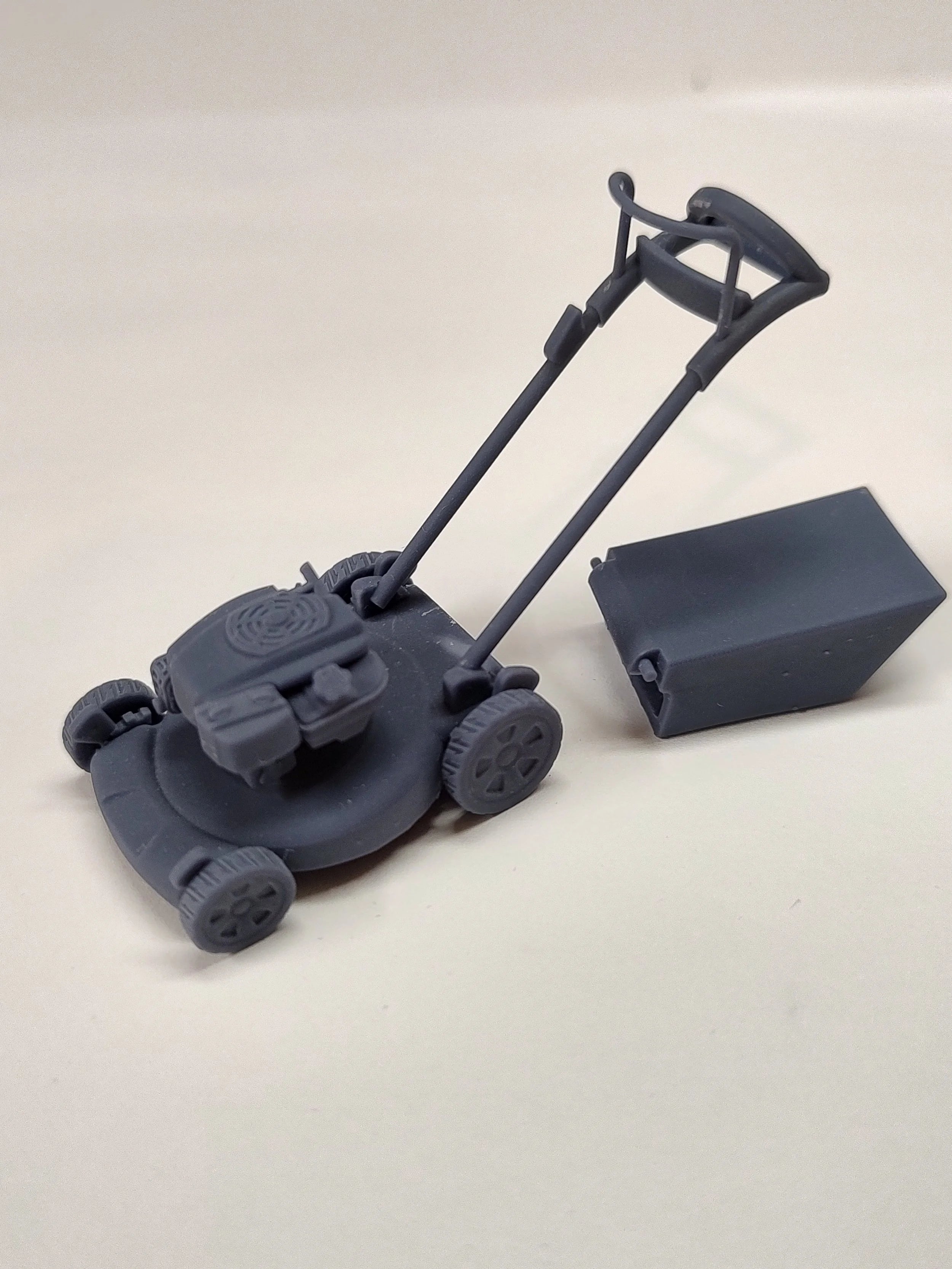 Push Mower - 1/25 Scale Diorama, Garage and Tools