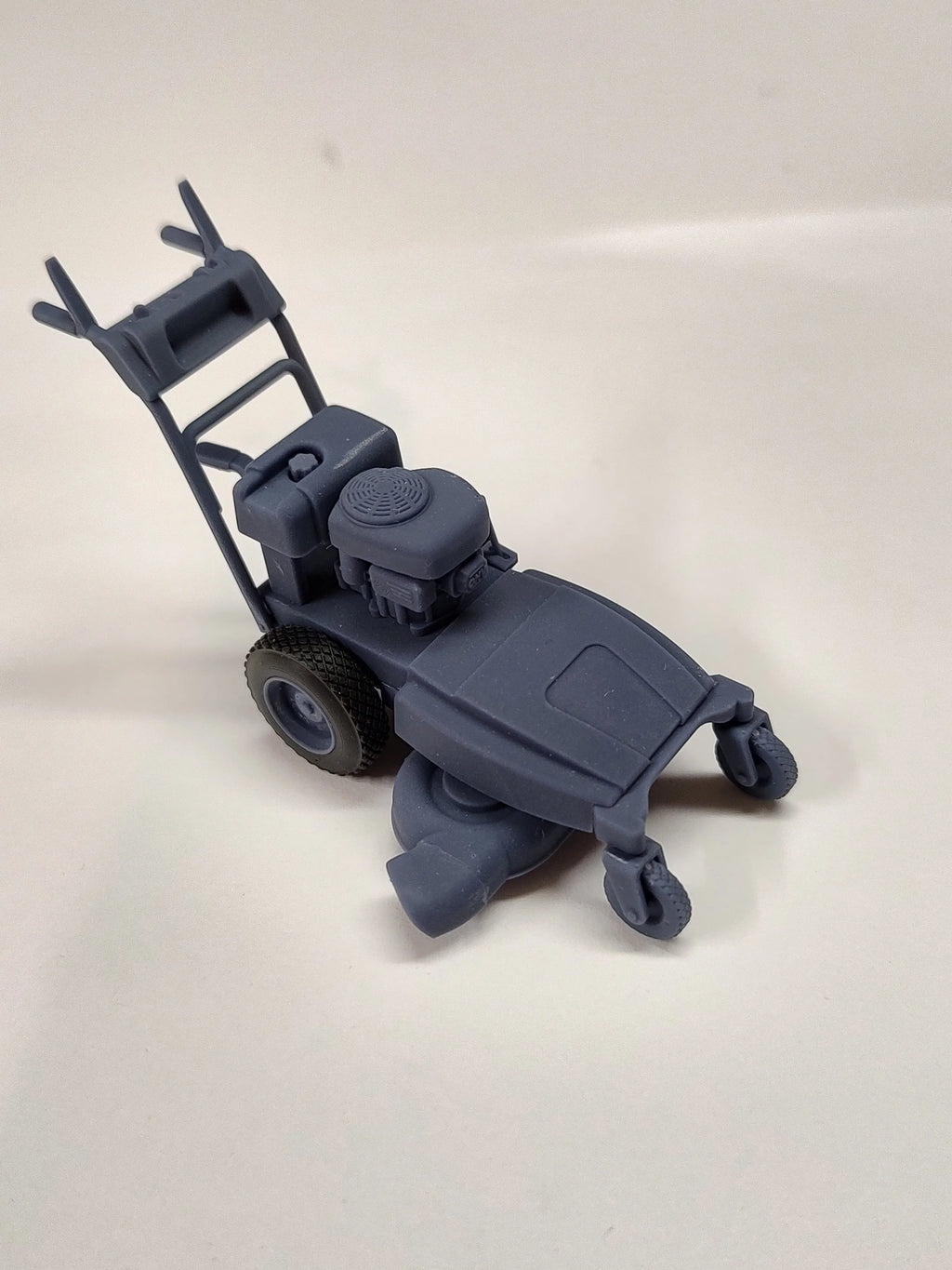 Zero Turn Walk Behind Mower - 1/25 Scale Diorama, Garage and Tools