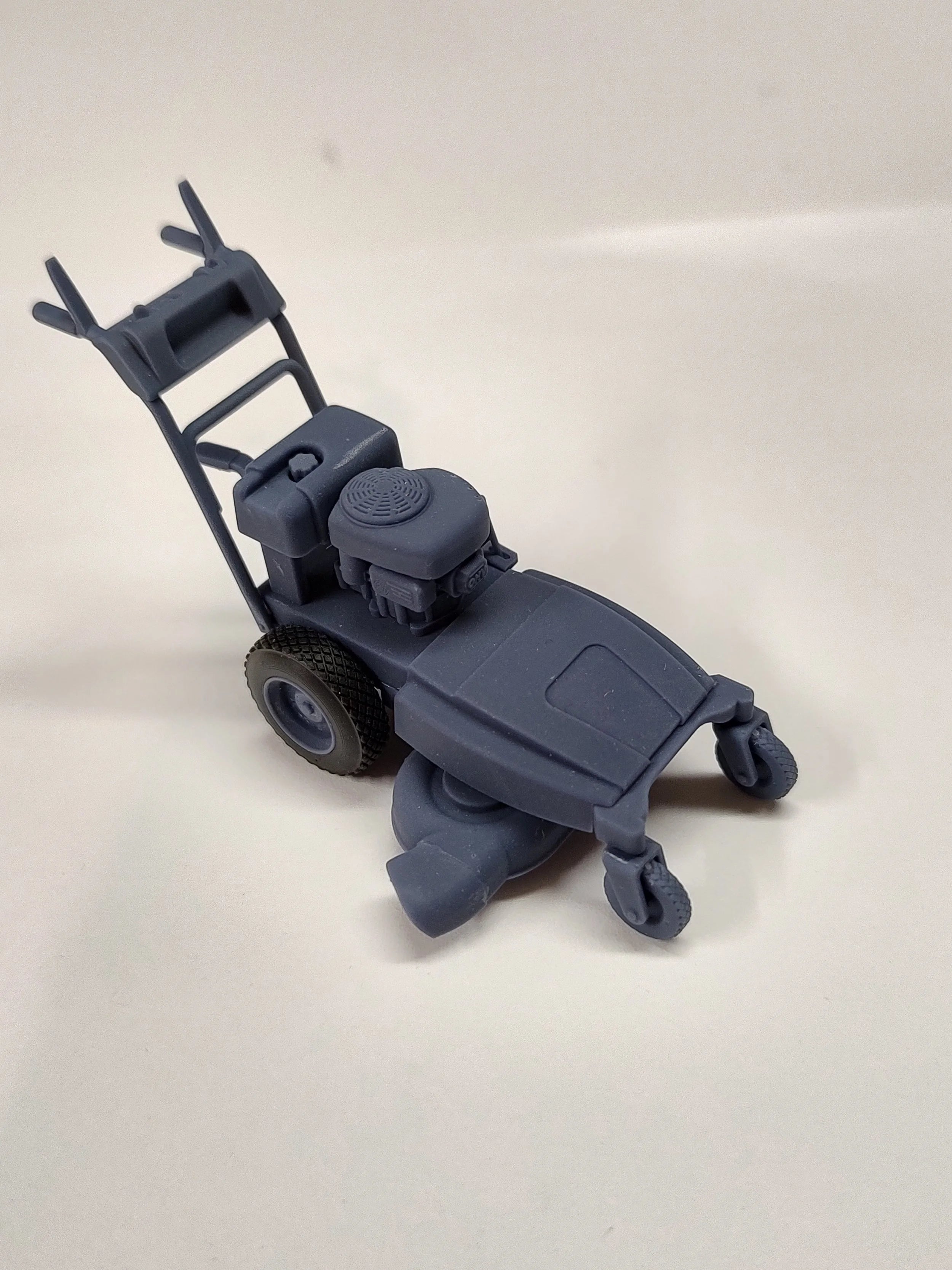Zero Turn Walk Behind Mower - 1/25 Scale Diorama, Garage and Tools