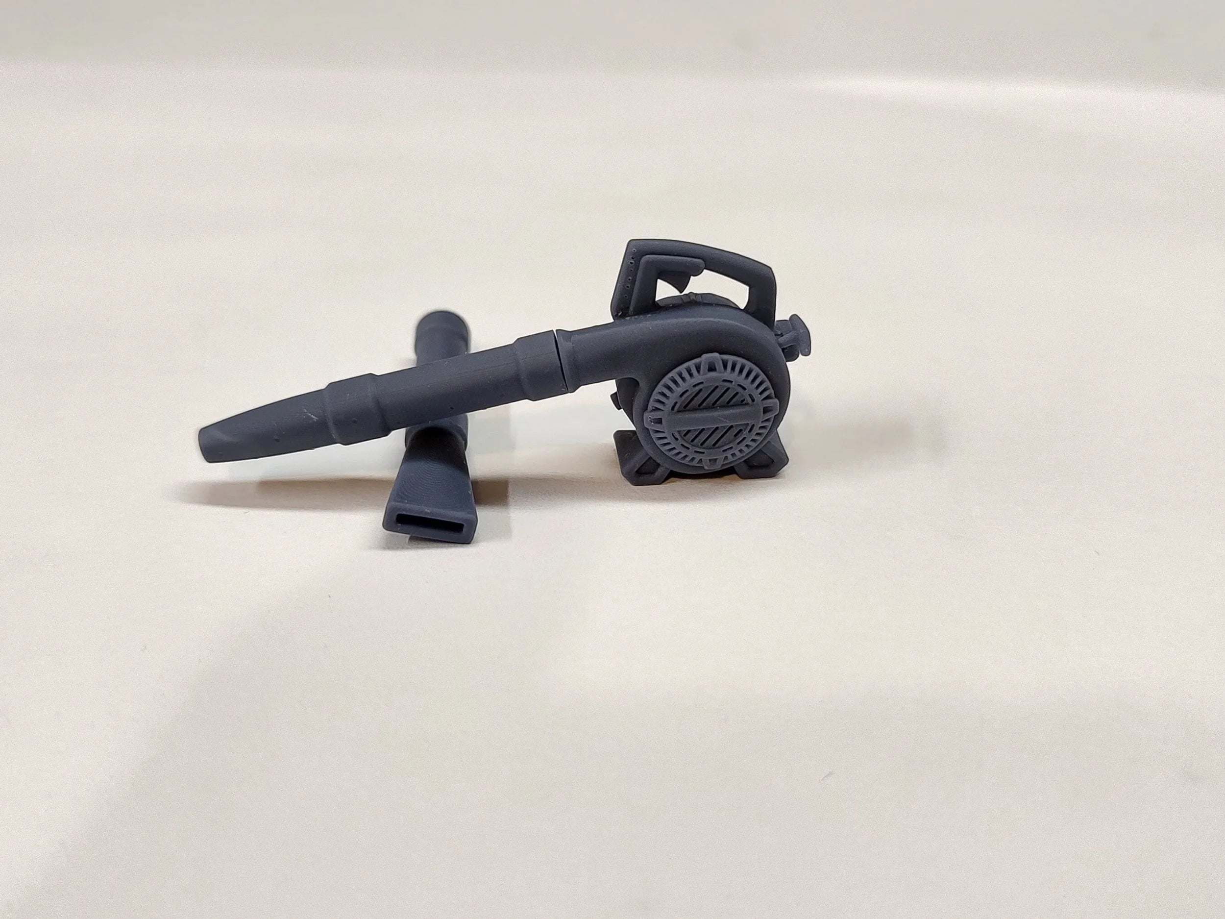 Leaf Blower - 1/25 Scale Diorama, Garage and Tools