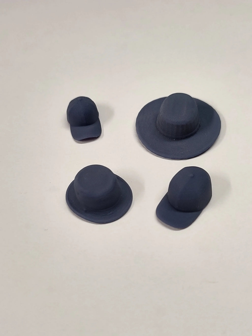 Hats - 1/25 Scale Diorama, Garage and Tools