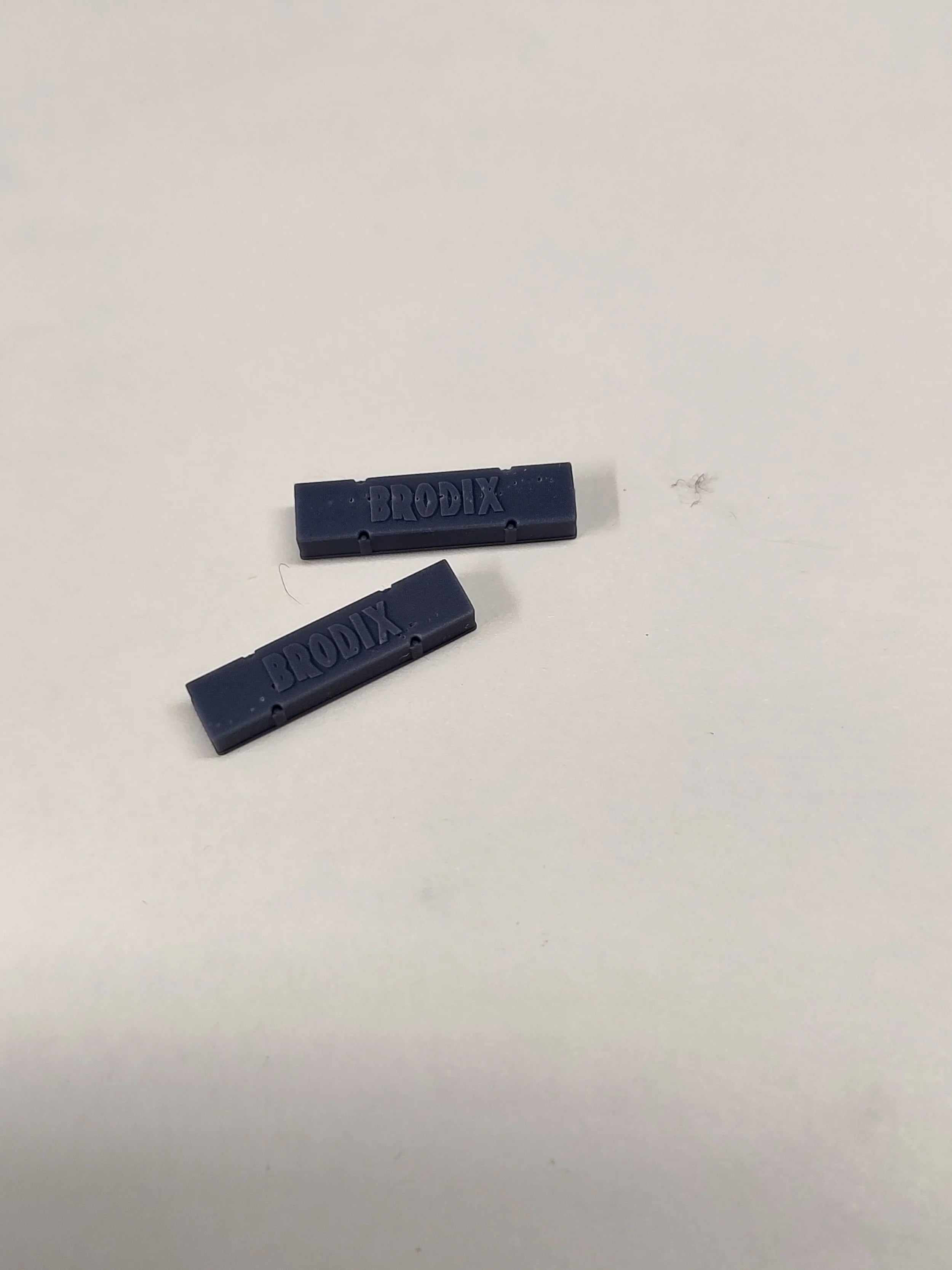 Small Block Chevy BRODIX Cast Style Valve Covers - image 3