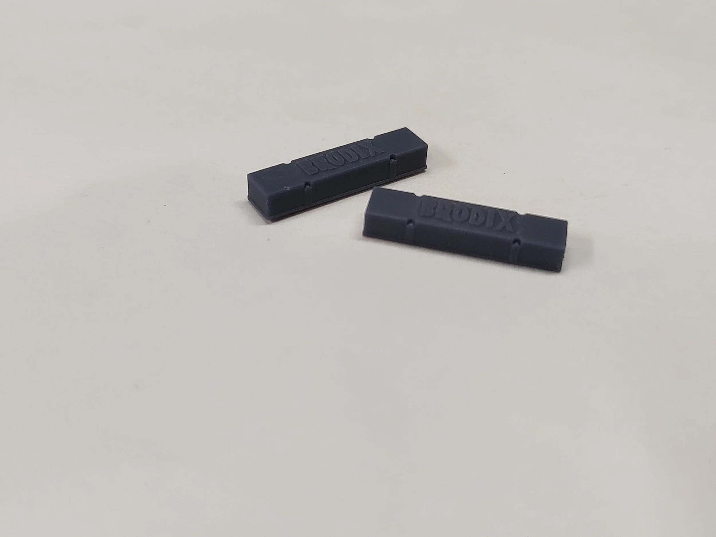 Small Block Chevy BRODIX Cast Style Valve Covers - image 2