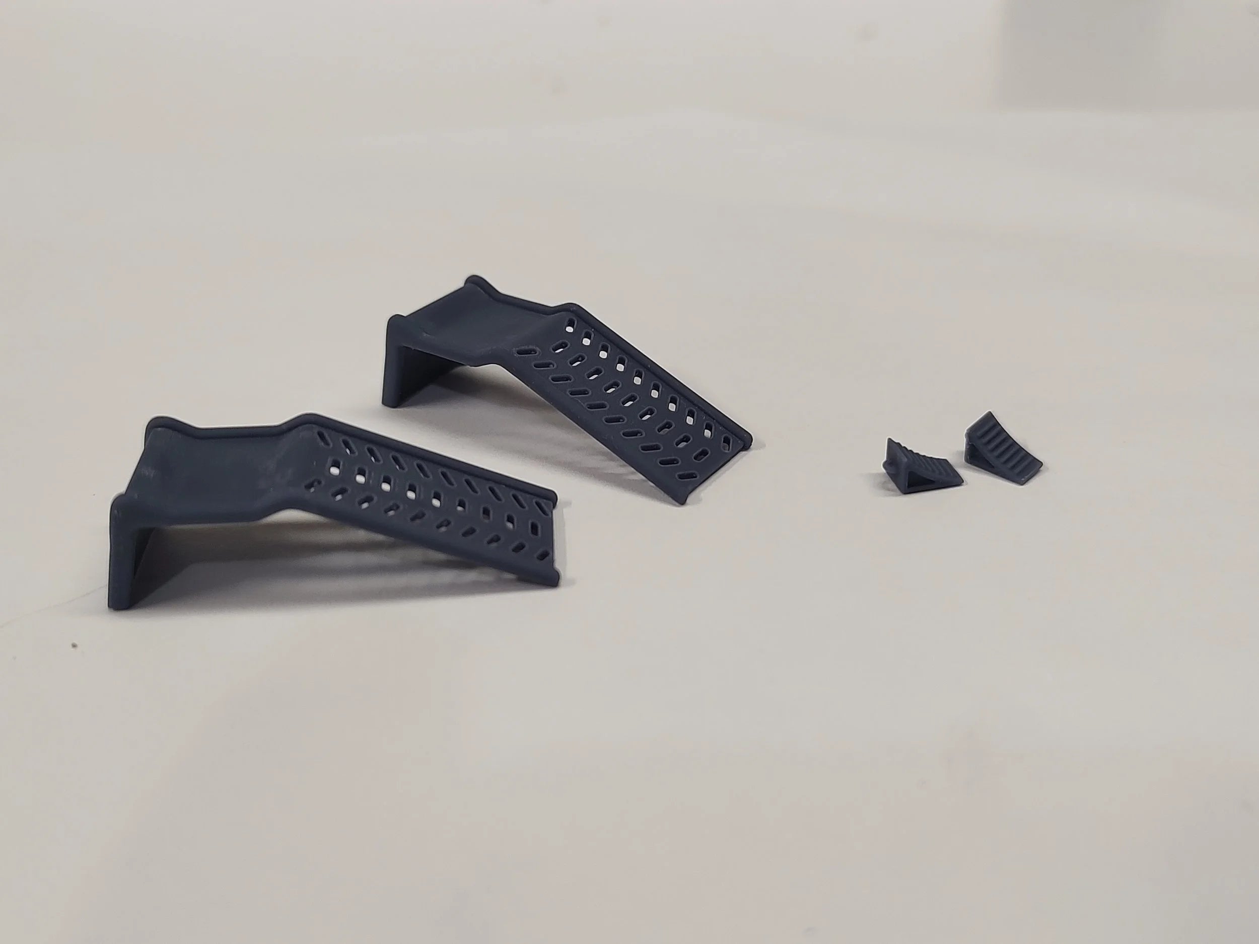 Drive On Ramps and Wheel Chocks - 1/25 Scale Diorama, Garage and Tools