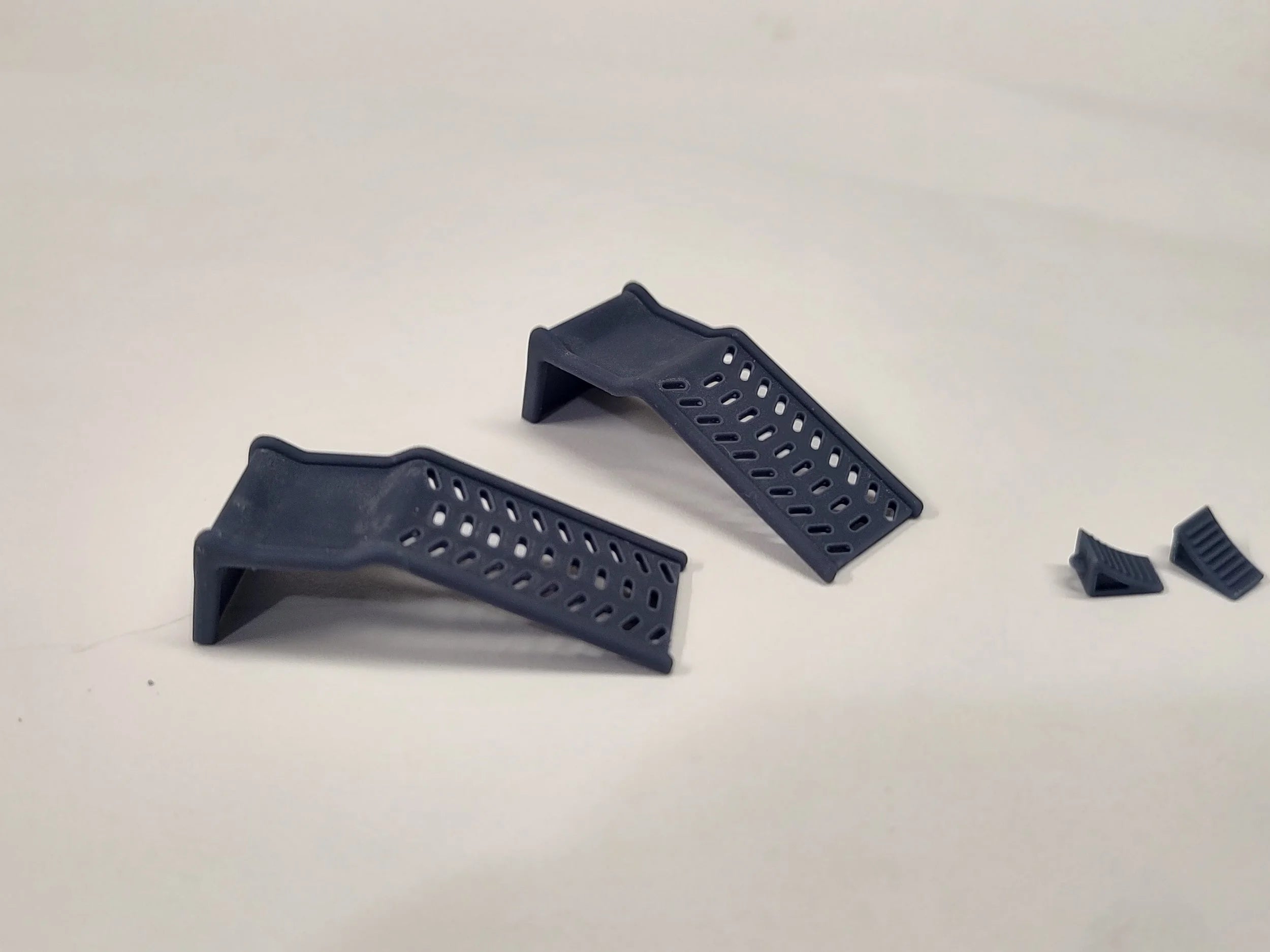 Drive On Ramps and Wheel Chocks - image 3